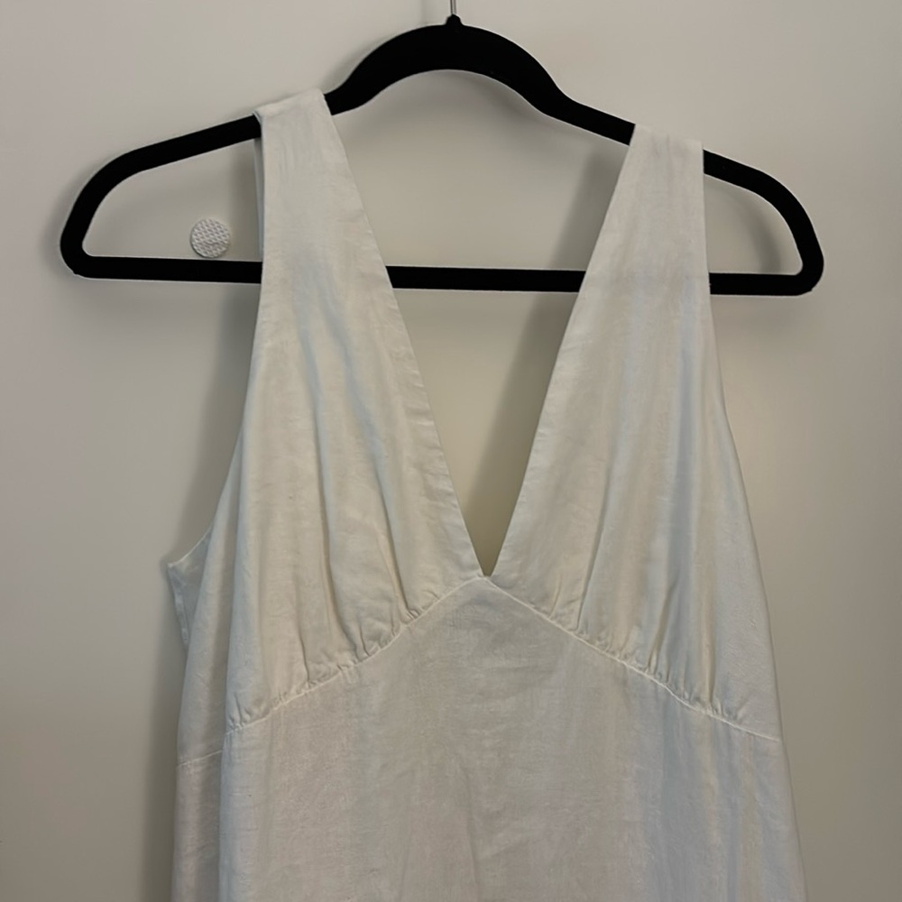 Old navy white linen long dress. Very flattering.